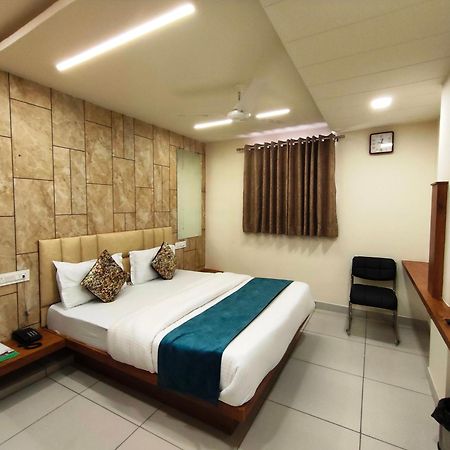 Hotel Kinara Ahmadabad Zewnętrze zdjęcie