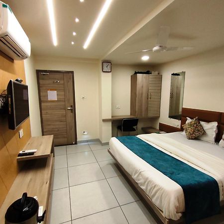 Hotel Kinara Ahmadabad Zewnętrze zdjęcie