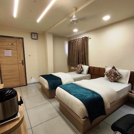 Hotel Kinara Ahmadabad Zewnętrze zdjęcie