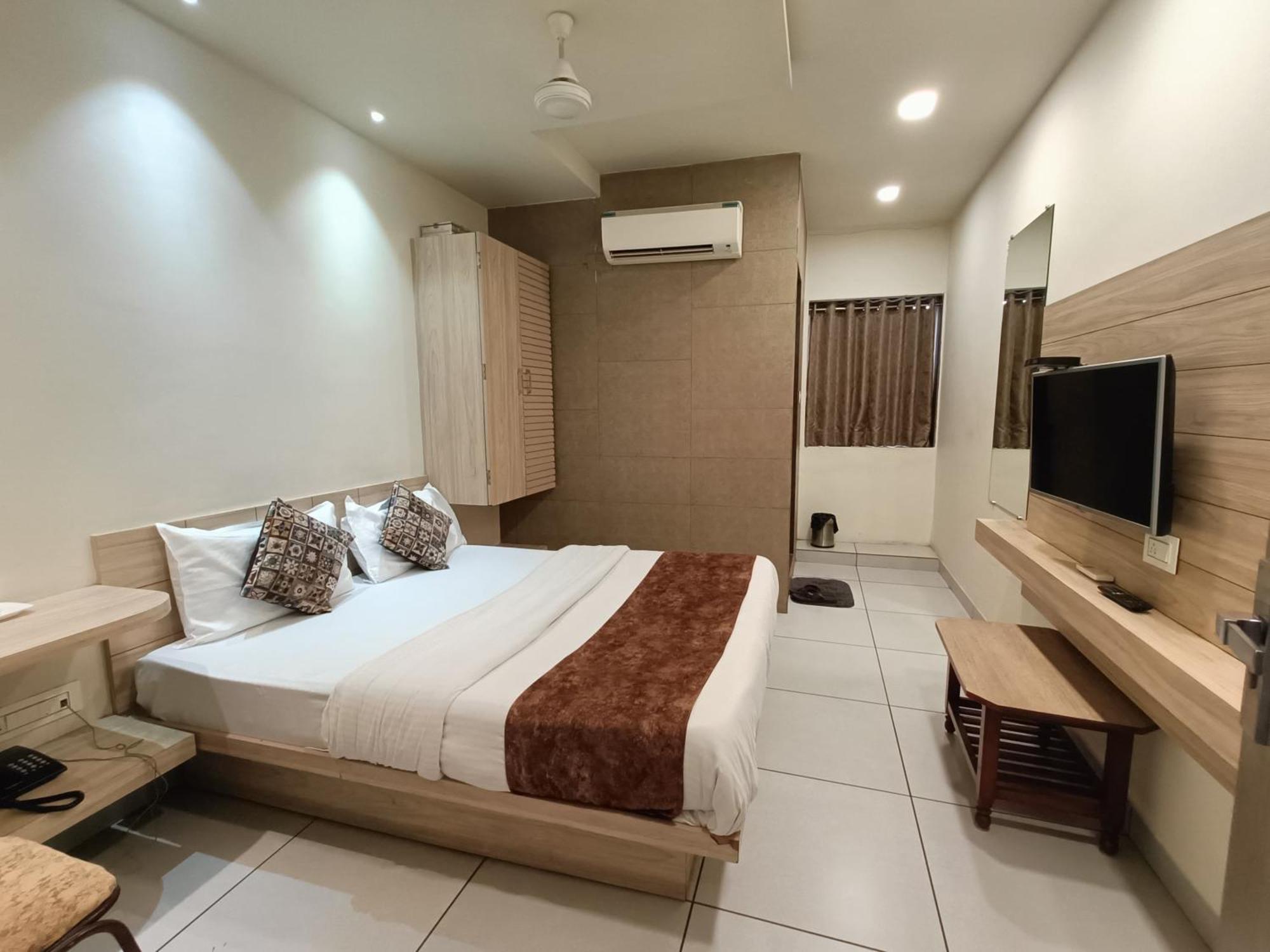 Hotel Kinara Ahmadabad Zewnętrze zdjęcie