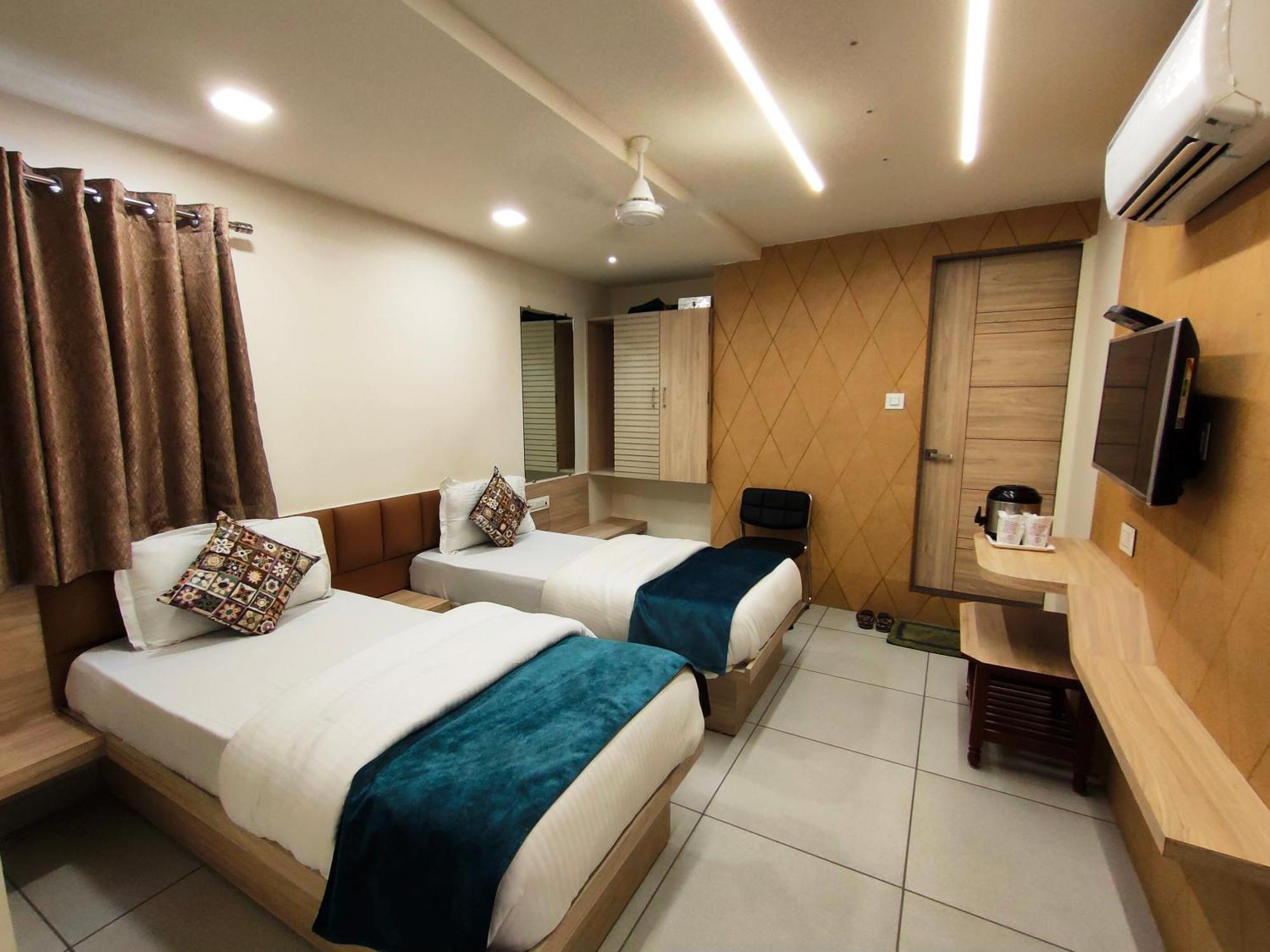 Hotel Kinara Ahmadabad Zewnętrze zdjęcie