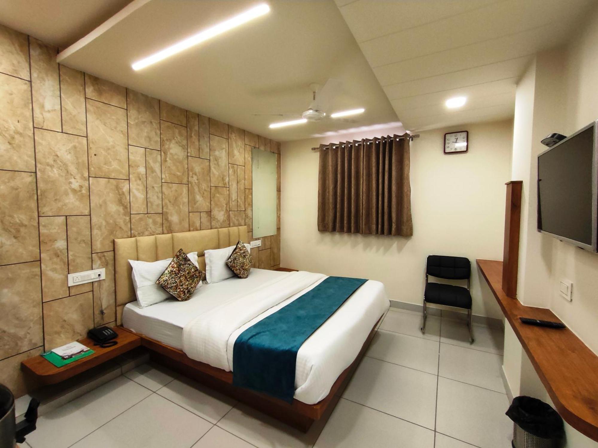 Hotel Kinara Ahmadabad Zewnętrze zdjęcie
